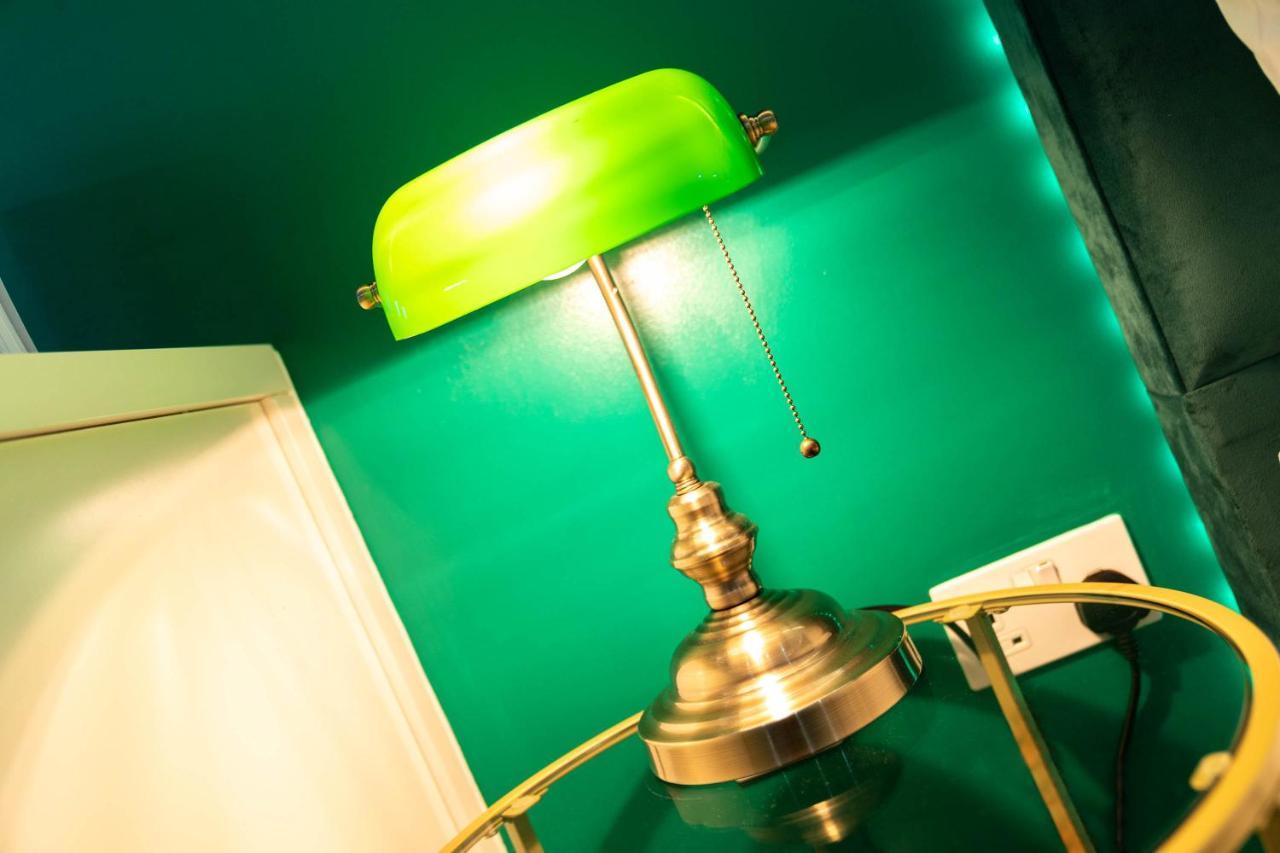 Maevela Apartments - Top Floor Rolex Themed Studio Apt Inside The Cube, Mailbox - Free Netflix & Wifi Birmingham Esterno foto